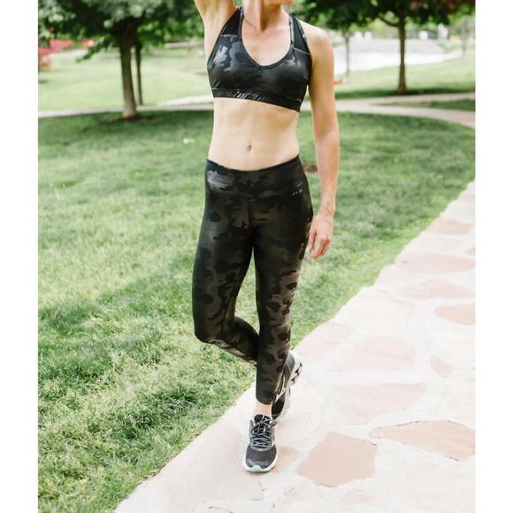 NEW AR-33 agility bra in black camo - Picture 1 of 4